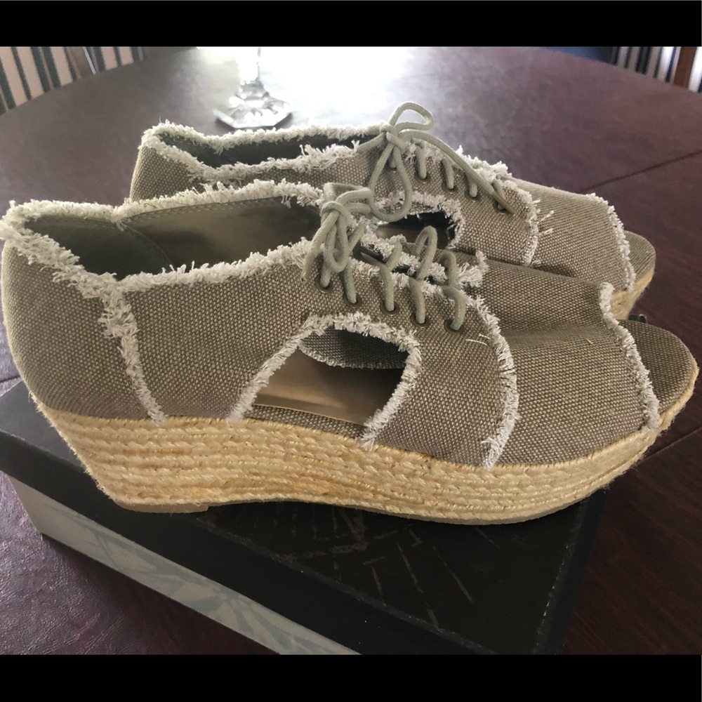 Ruff Hewn Sz 9M Stella (Natural) Shoes-NIB